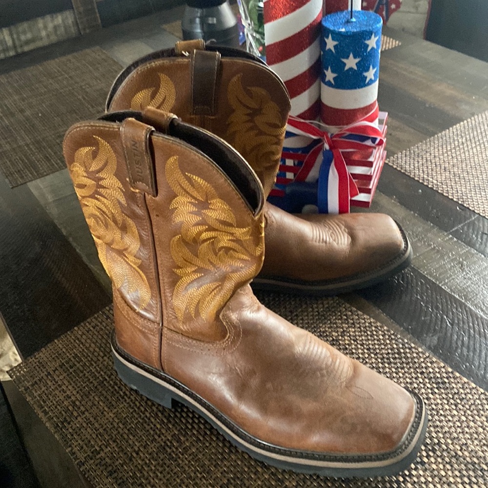 Work boots 🥾